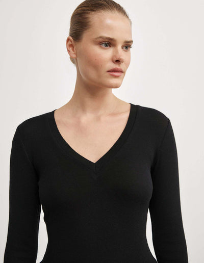 Fine V-Neck Long-Sleeve Top
