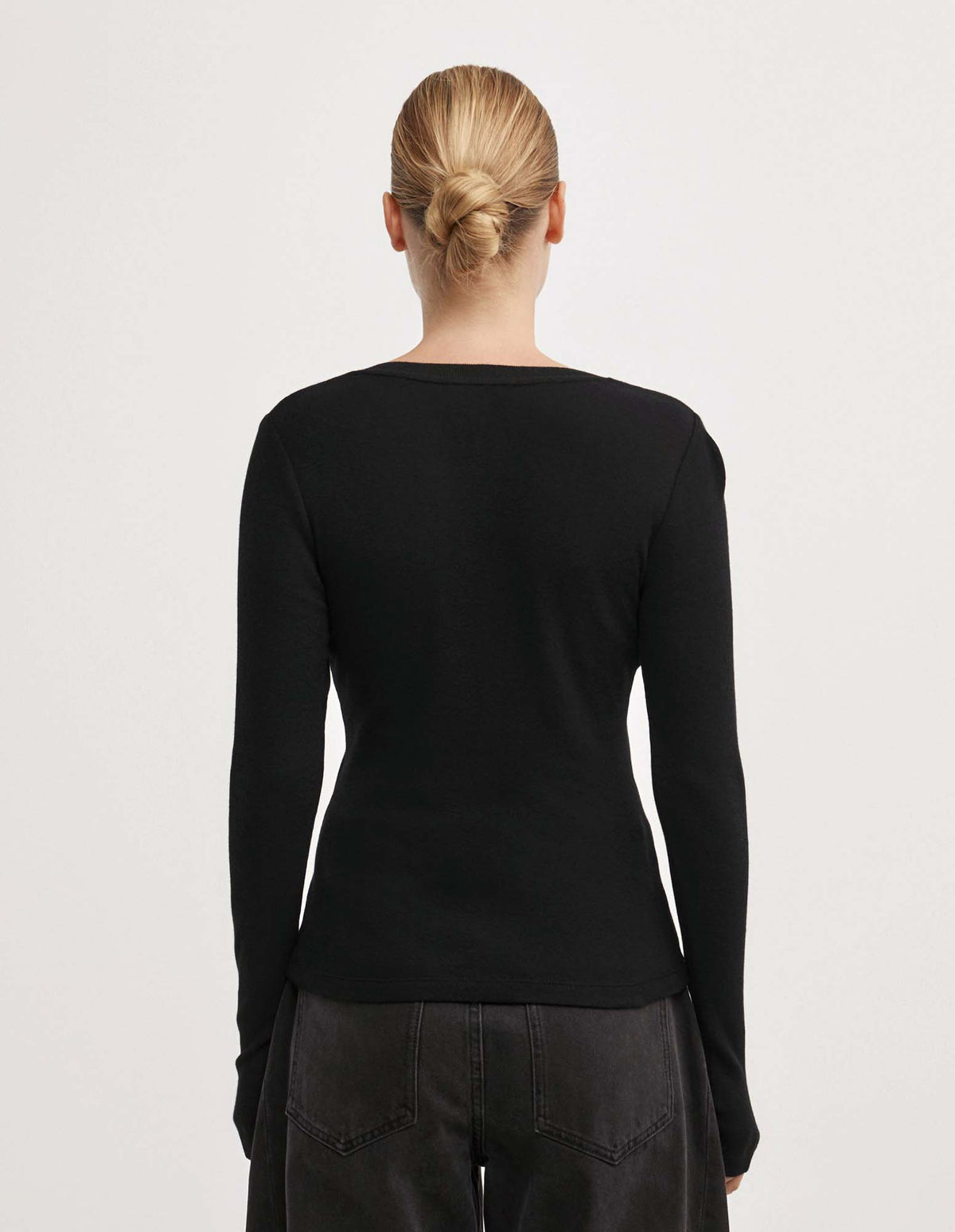 Fine V-Neck Long-Sleeve Top